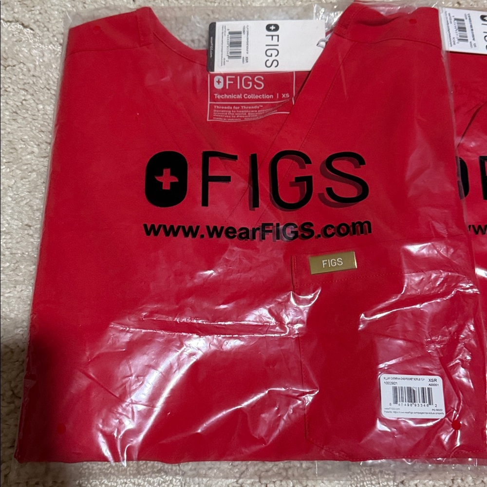 FIGS Scrub Set: Catarina Top/Isabel Wide Leg Pant LNY Pop Red - Picture 2 of 4